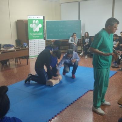 Curso de primeros auxilios impartido por Fraternidad-Muprespa en el Colegio Niño Jesús de Vitoria-Gasteiz