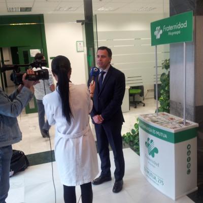El pasado 27 de abril la Mutua Colaboradora con la Seguridad Social Fraternidad-Muprespa ha celebrado en Jaén una jornada denominada “Taller de primeros auxilios” enmarcada en la II Semana de prevención que nuestra Entidad ha organizado en todo el territorio nacional.  El acto ha estado dirigido principalmente a trabajadores de nuestras empresas mutualistas.  El director provincial de Fraternidad-Muprespa en Jaén, Ángel Gilabert ha agradecido la asistencia a todos los asistentes y ha presentado la jornada h