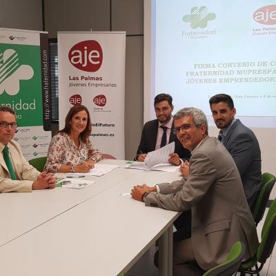 Firma convenio AJE y F-M 1
