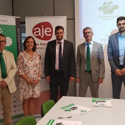 Firma convenio AJE y FM 2
