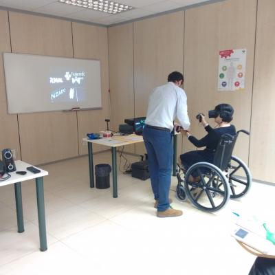 Alumno curso Zaragoza con gafas realidad virtual