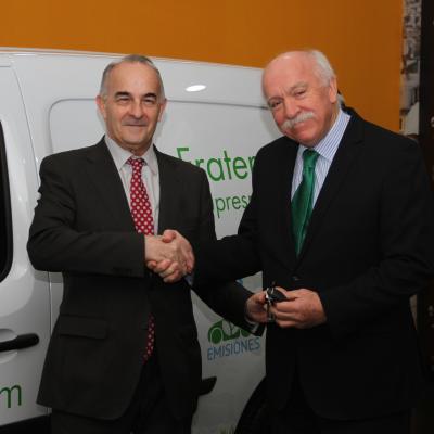 Gerente recibe llaves del director de la concesión