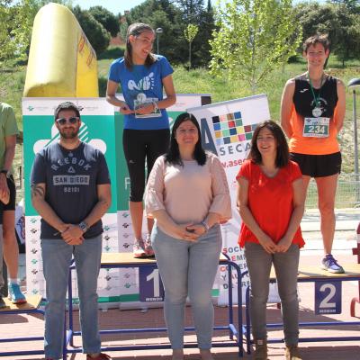 podium femenino con colaboradores III carrera por la prevención de Fraternidad-Muprespa