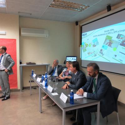 Mesa ponentes jornada entrega Bonus 2015 y 2016 Fraternidad-Muprespa en Navarra