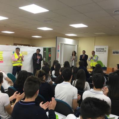 Momento charla jornada empresa Sonae Arauco con Angel Gilabert