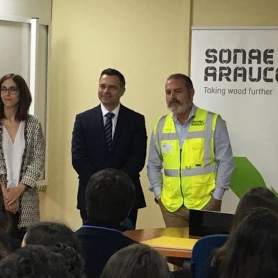 Momento charla jornada empresa Sonae Arauco con Angel Gilabert