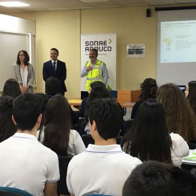 Momento charla jornada empresa Sonae Arauco con Angel Gilabert