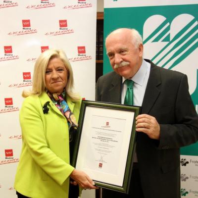 El director Gerente de la Mutua, Carlos Aranda, junto a la directora general de Madrid Excelente, Irene Navarro