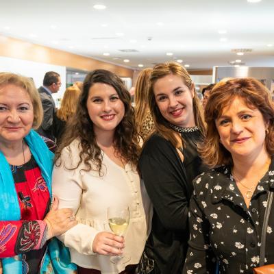 Trabajadores de Fraternidad-Muprespa fotografiándose como recuerdo
