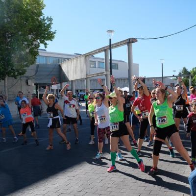 Las entidades que colaboraron con Fraternidad-Muprespa ayudaron a los corredores antes del inicio de la carrera