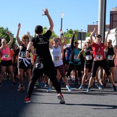 Sesión de calentamiento con un profesor de Altafit Gym