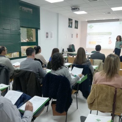 Asistentes a la jornada de Plasencia sobre riesgo durante el embarazo de Fraternidad-Muprespa