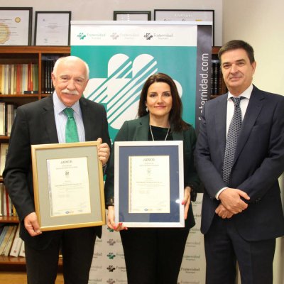 Carlos Aranda y Elene Igelsias reciben los certificados AENOR de Fraternidad-Muprespa
