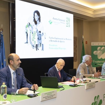 2.- Juan Manuel Ruiz Santana, Carlos Aranda, Carlos Espinosa de los Monteros y Marta Carretero, en la mesa