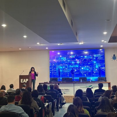 Natalia Fdez. Laviada explicó las características de la comunicación en PRL