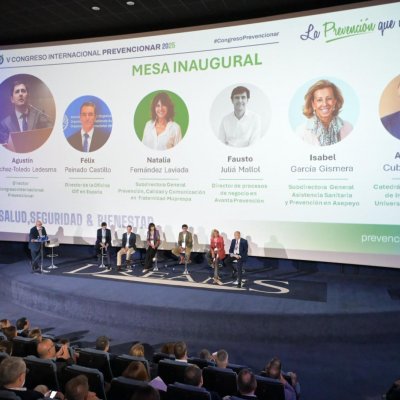 2.- Ponentes durante la sesión de inauguración 2