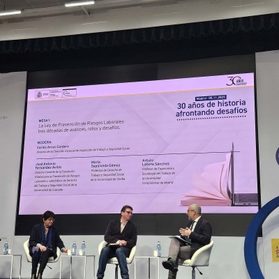 Participantes en la primera mesa de debate