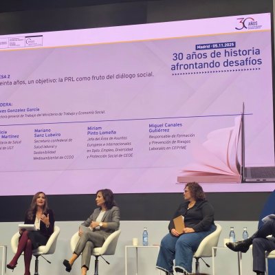 Participantes en la segunda mesa de debate