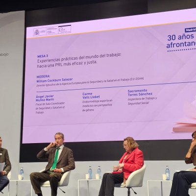 Participantes en la tercera mesa de debate