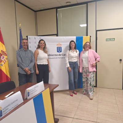 Alejandro Quintana, junto al resto de ponentes