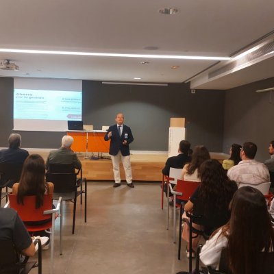 Alfonso Gómez Manzanares, durante su presentación