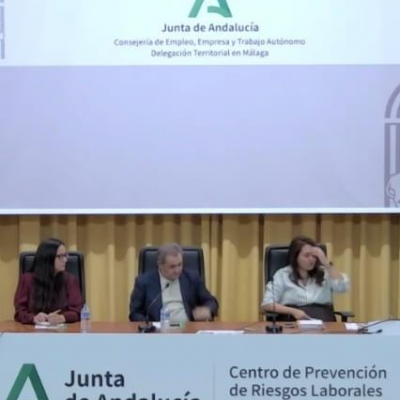 Chaxi Calcines, cuarta por la izquierda, durante su ponencia