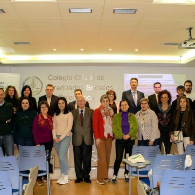 Foto de grupo de participantes y asistentes a la jornada-min_3_11zon