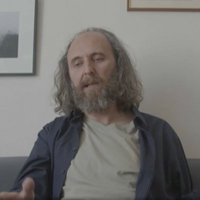 Historia Wrong Side of the Road