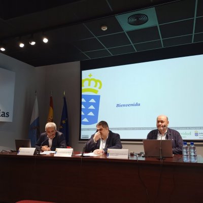 De izq. a dcha: Carlos Macho, director provincial de Fraternidad-Muprespa en Las Palmas, José Ramón Rodríguez Albertus, Director General de Trabajo del Gobierno de Canarias, y Elirerto Galván Fernández, director del ICASEL.