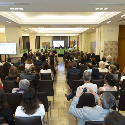 Imagen del salón durante la Junta General