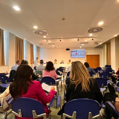 Imagen de la sala donde se celebró la Mesa Redonda "Factores de la organización del trabajo y gestión de RRHH"