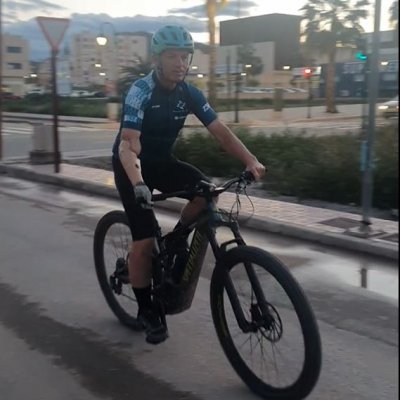 Ginés Grima bizikletan