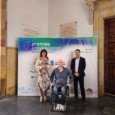 Natalia Fdez. Laviada, Eduardo Llano, coordinador de formación de Aesleme, y Carlos Maya