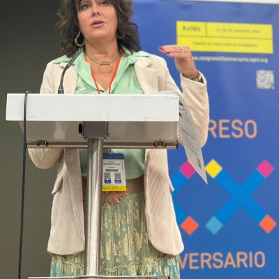 Natalia Fdez. Laviada, en el atril, durante su intervención