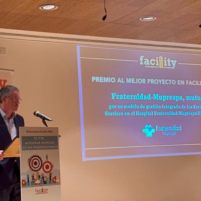 Pedro Serrera recoge el galardón