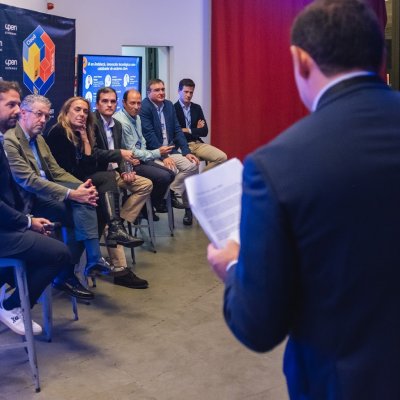 Pedro Serrera, con el resto de participantes en el evento