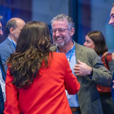 Pedro Serrera, junto a otros participantes en el evento
