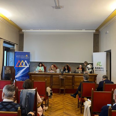 Sala i públic assistent a l'acte