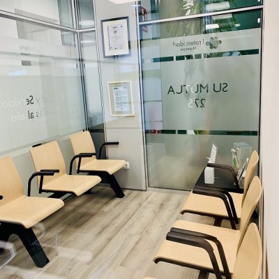 Sala de espera del centro asistencial de Avilés