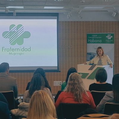 Sari Mayoralas, gerente del Hospital, inauguró la jornada