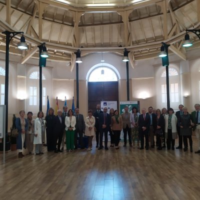 Asistentes al acto de inauguración
