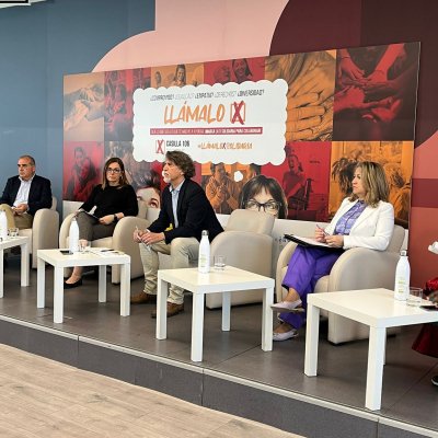 Acto de presentación de la campaña informativa de la “X solidaria”