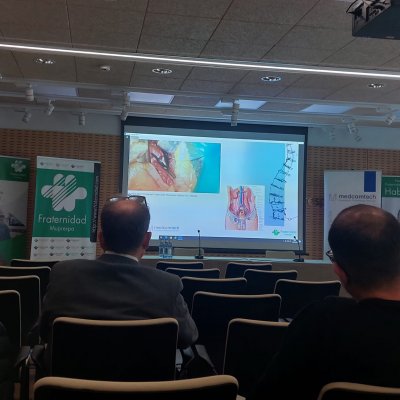 Explicaciones durante la cirugía