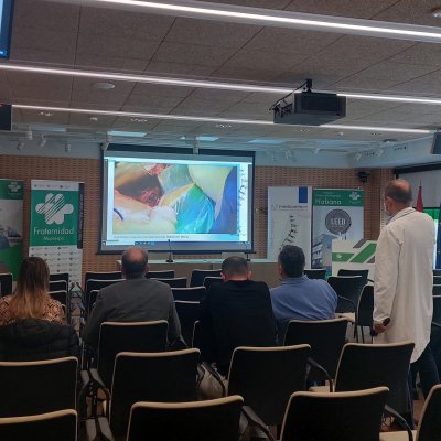 Explicaciones durante la cirugía