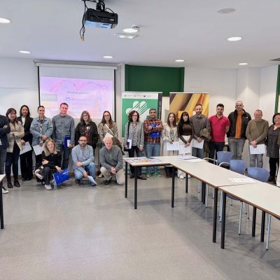 foto de grupo de organizadores y asistentes