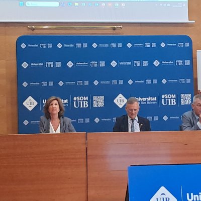Pilar Torrebella, secretaria general del CES Illes Balears, Jaume Carot, rector de la Universidad, y Erik Monreal