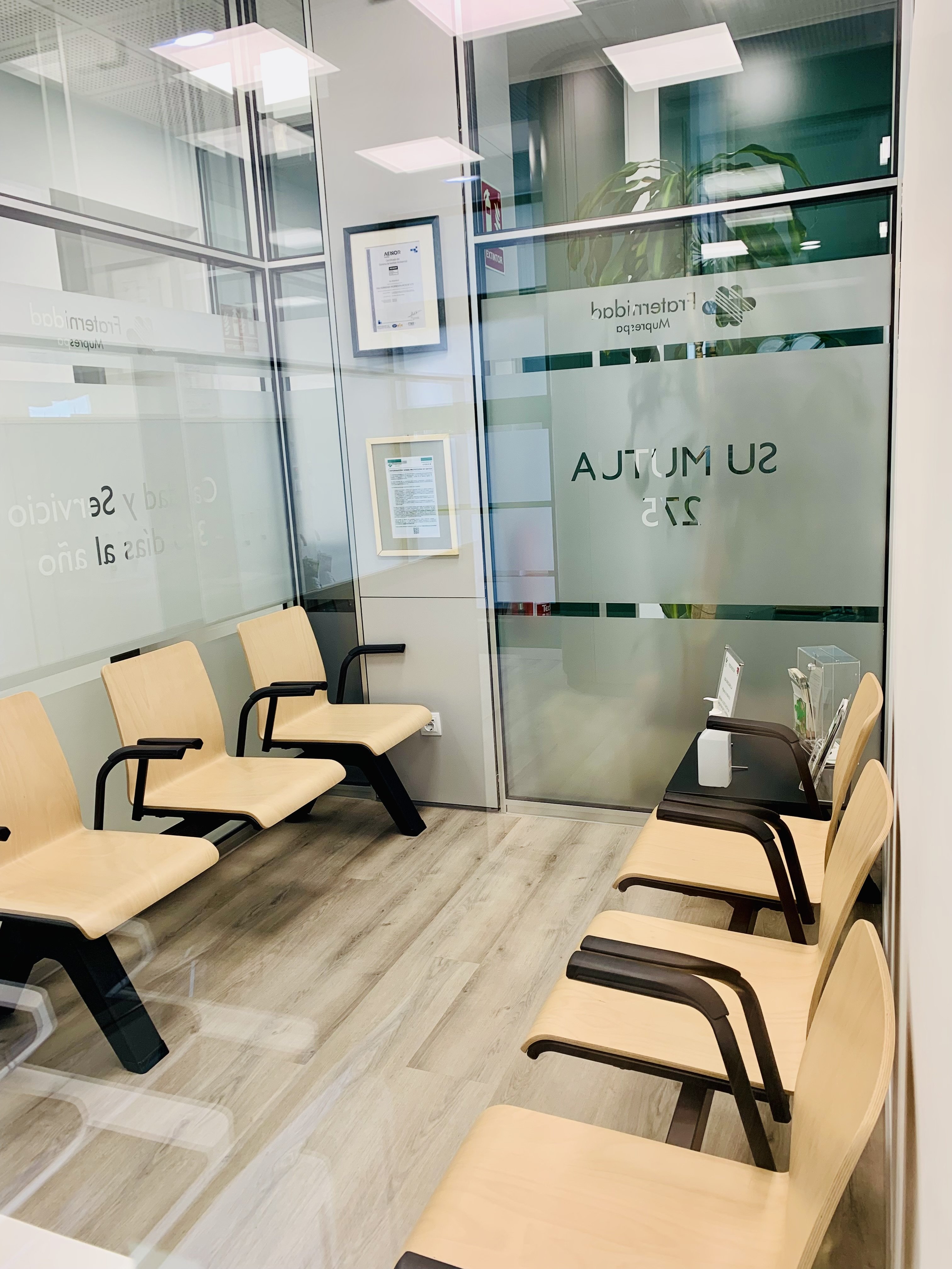 Sala de espera - FRATERNIDAD-MUPRESPA. AVILÉS