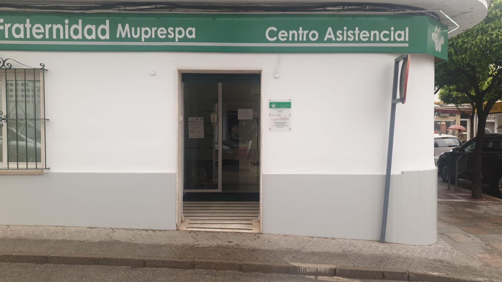 Fachada lateral 2 - FRATERNIDAD-MUPRESPA. Ubrique