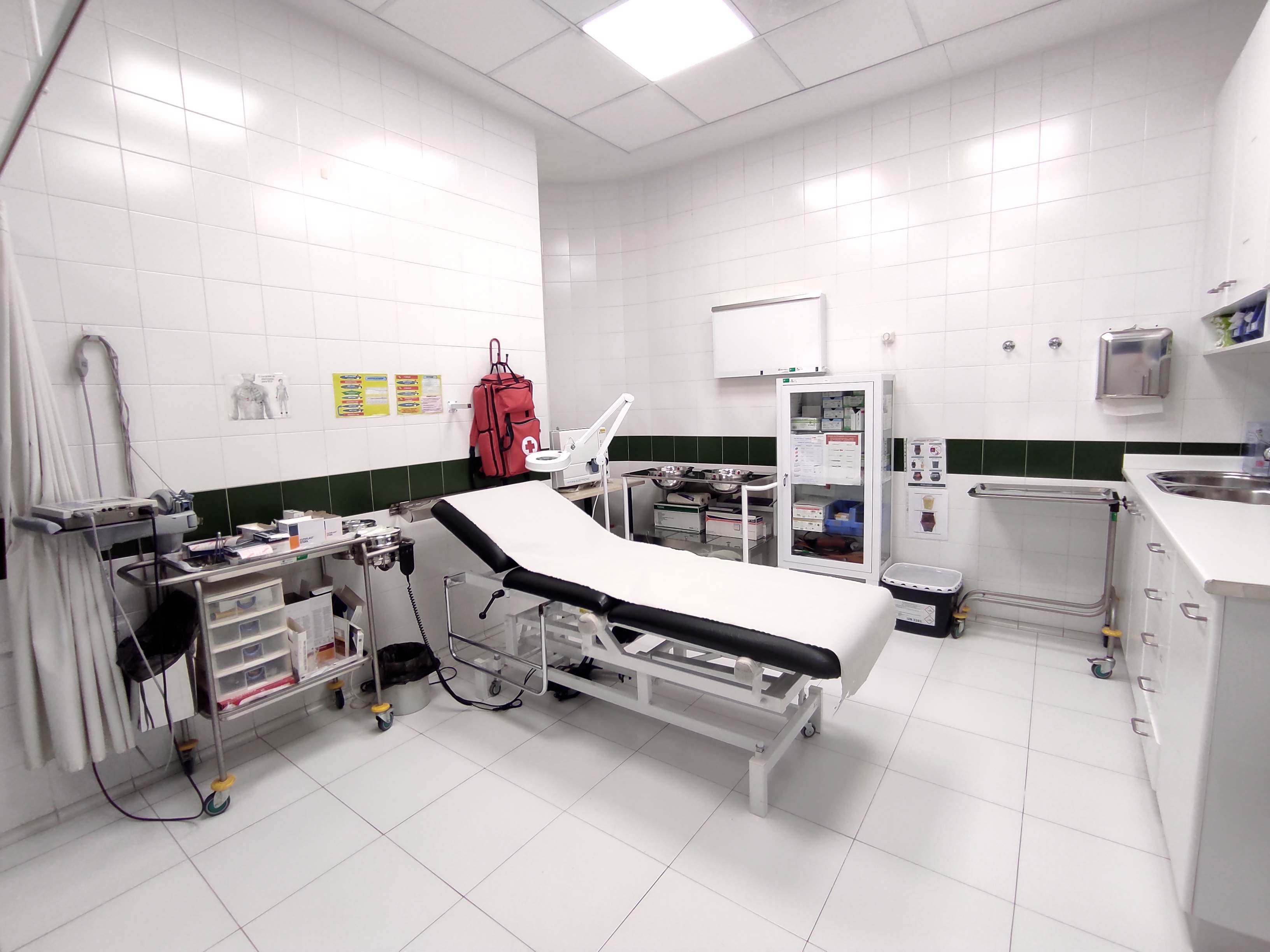 Sala de curas - FRATERNIDAD-MUPRESPA. DIRECCIÓN PROVINCIAL DE PONTEVEDRA