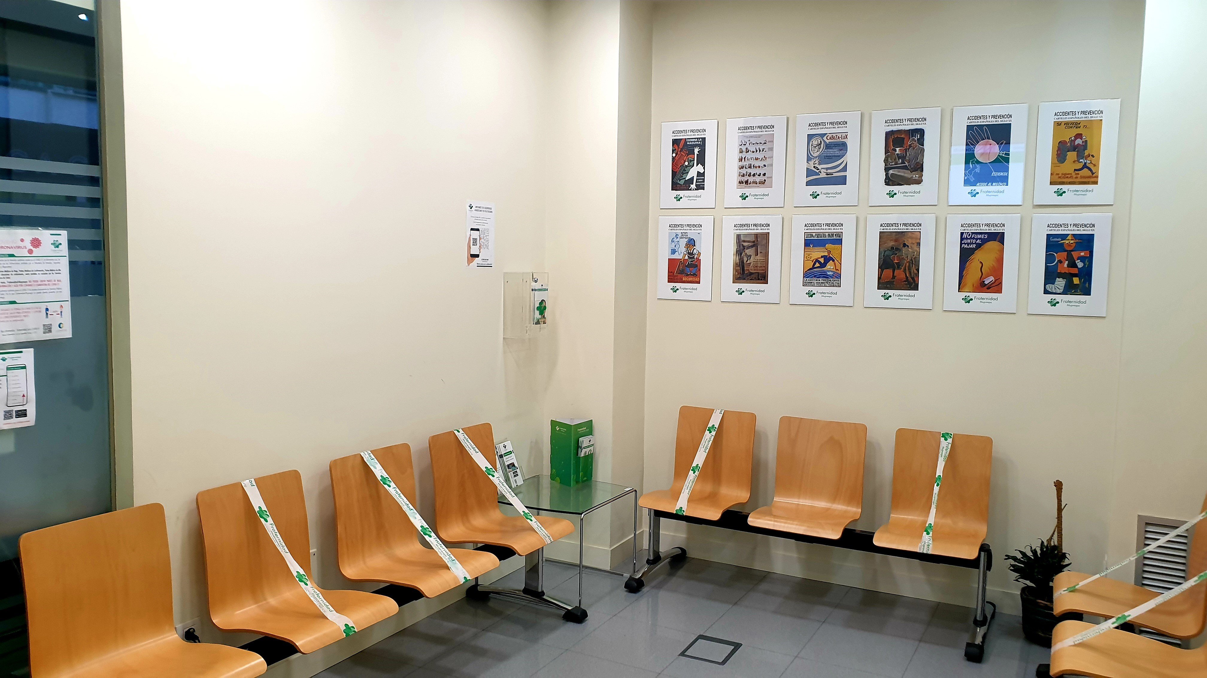 Sala de espera - FRATERNIDAD-MUPRESPA. Santiago de Compostela